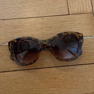 Brown large sunglasses.